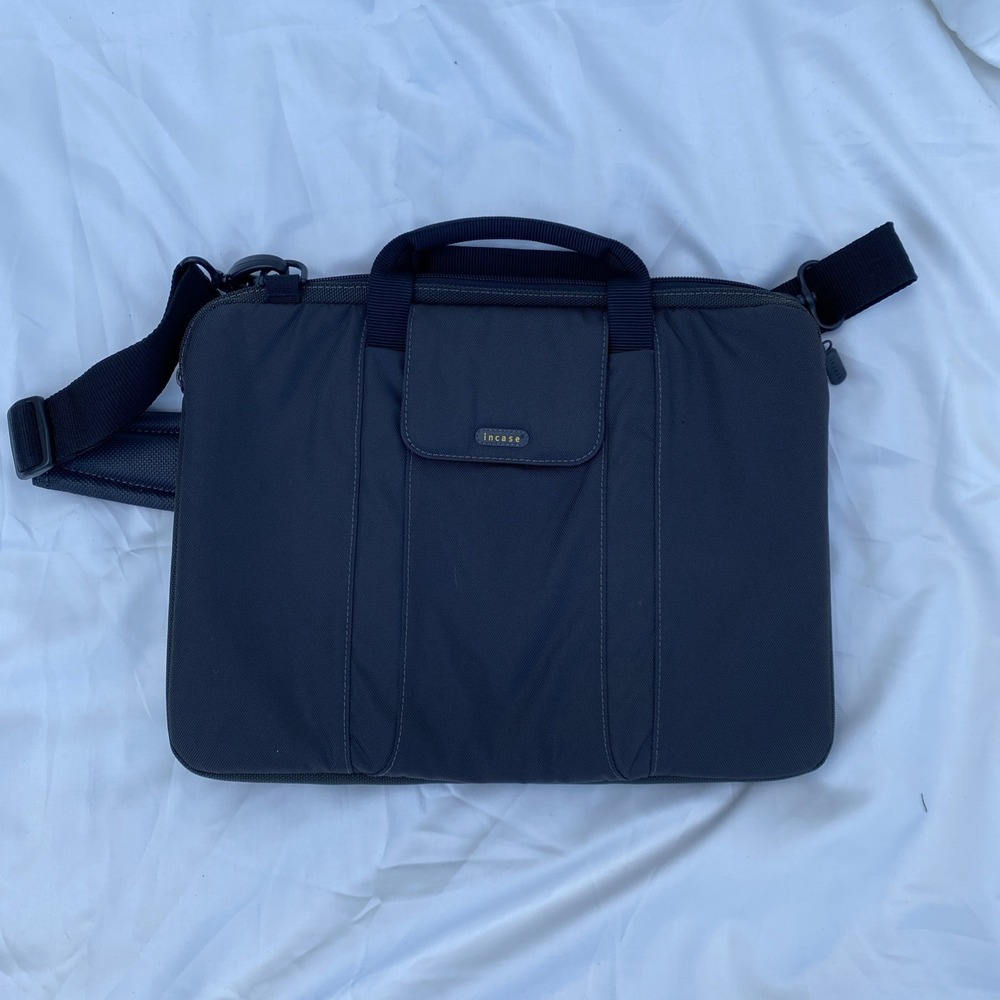 Incase Laptop Tablet Messenger Brief Very Soft Lined Crossbody Bag 15 Inch